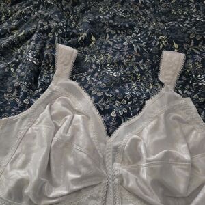 Playtex Ivory Satin Lace Full-Coverage Bra